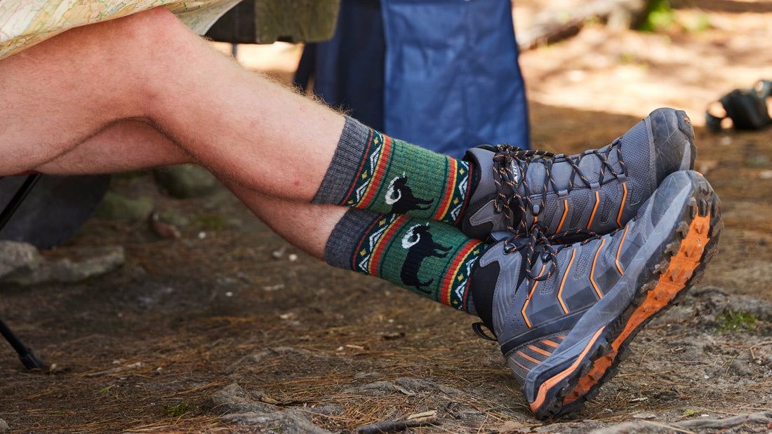 Model wearing the men's vangrizzle boot hiking socks in charcoal